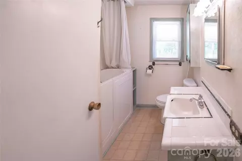 Bath - 116 Clark St, Morganton, NC 28655 photo 1 of 1