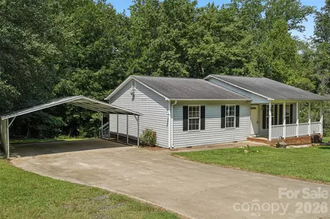 916 Long Branch Rd, Grover, NC 28073