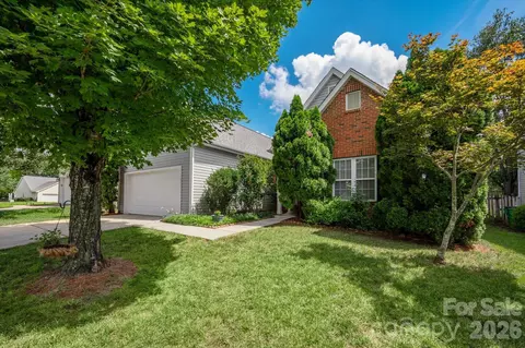 9407 Thatcher Hall Ct, Charlotte, NC 28277