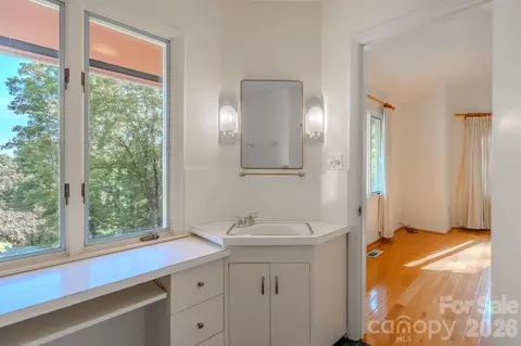 Bath - 1225 Hogback Mountain Rd, Tryon, NC 28782 photo 2 of 5