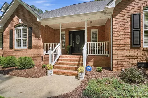 Exterior - 7627 Maple Bluff Ln, Concord, NC 28025 photo 3 of 8