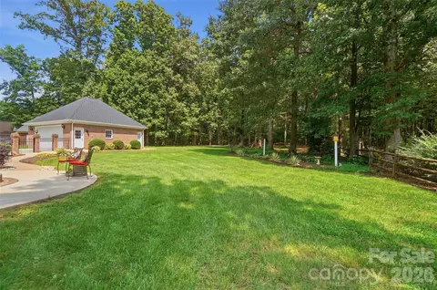 Exterior - 7627 Maple Bluff Ln, Concord, NC 28025 photo 6 of 8