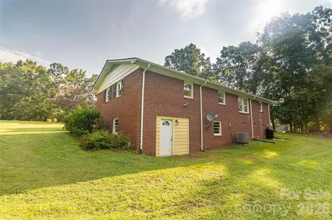 Exterior - 156 Eskimo Dr, Bostic, NC 28018 photo 5 of 6