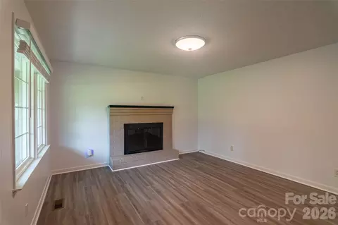 Living - 156 Eskimo Dr, Bostic, NC 28018 photo 2 of 4