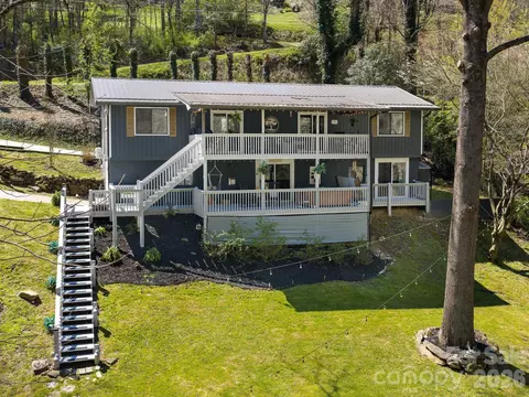 228 White Oak Rd, Waynesville, NC 28785