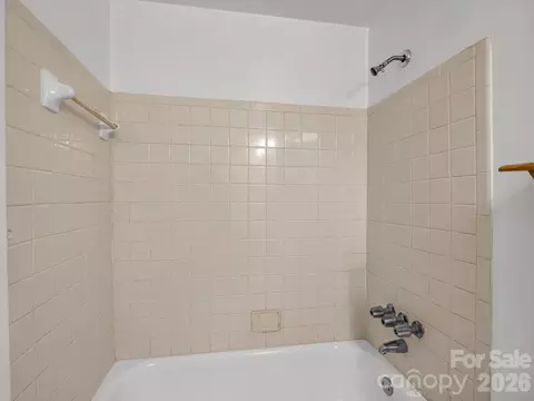 Bath - 617 Harris Henrietta Rd, Forest City, NC 28043 photo 2 of 3
