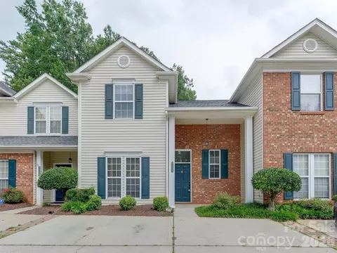 9128 Treyburn Dr, Charlotte, NC 28216