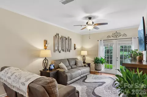 100 Vista Lake 2 Dr #2, Candler, NC 28715