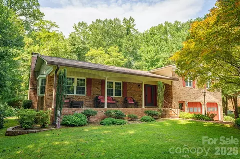 4 Hunters Ln, Hendersonville, NC 28791