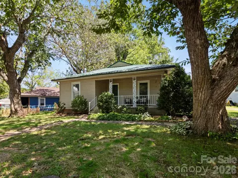 122 Edwards Ave, Swannanoa, NC 28778