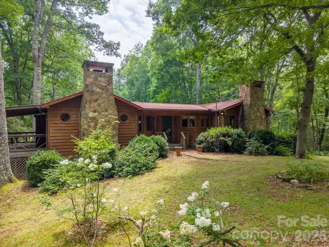 392 Robinson Creek Rd, Glenville, NC 28736