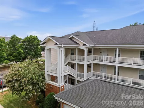 8751 Coralbell Ln, Charlotte, NC 28213
