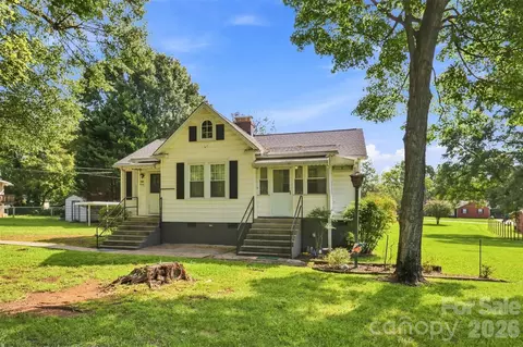 1106 N Main St, Mount Holly, NC 28120