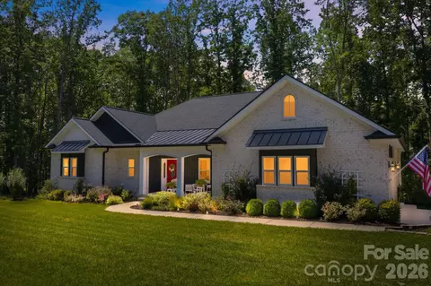 116 Harbor Ridge Dr, Statesville, NC 28677