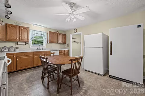 Kitchen - 1615 Harris Rd, Fort Mill, SC 29708 photo 3 of 4