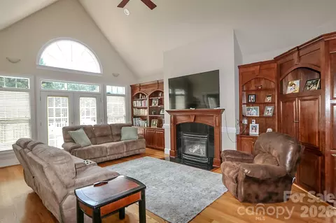 531 Westbrook St, Jonesville, NC 28642