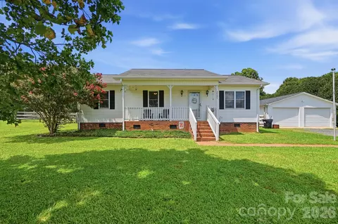 34295 Springdale Dr, New London, NC 28127