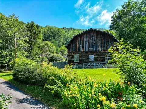 Exterior - 901 Rufus Robinson Rd, Sylva, NC 28779 photo 2 of 17