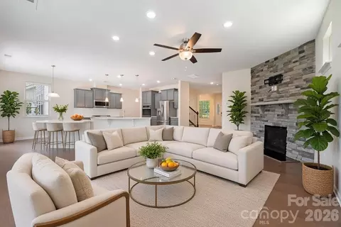 15505 Davidson East Dr, Davidson, NC 28036