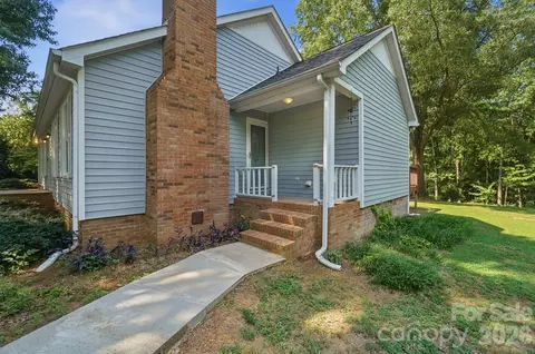 Exterior - 2818 Castlebrook Dr, Monroe, NC 28112 photo 10 of 11