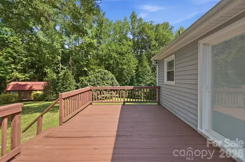 Exterior - 2818 Castlebrook Dr, Monroe, NC 28112 photo 4 of 11