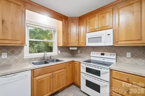 Kitchen - 2818 Castlebrook Dr, Monroe, NC 28112 photo 1 of 2