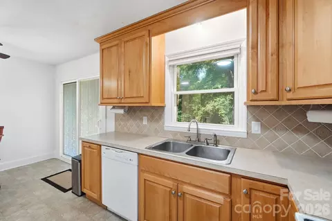 Kitchen - 2818 Castlebrook Dr, Monroe, NC 28112 photo 2 of 2
