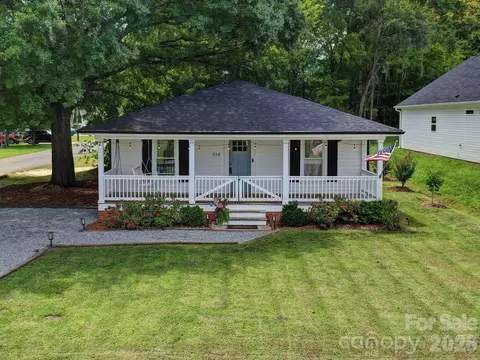 328 Piedmont Ave, Mount Holly, NC 28120
