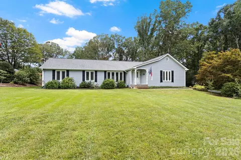 231 Kimberly Ann Dr, Hendersonville, NC 28792
