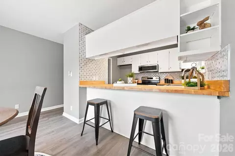 Kitchen - 102 Brandywine Ne M-1 Dr NE #M-1, Conover, NC 28613 photo 6 of 6