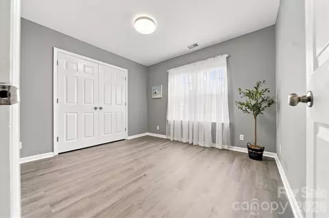 Bedroom - 102 Brandywine Ne M-1 Dr NE #M-1, Conover, NC 28613 photo 4 of 5