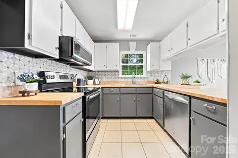 Kitchen - 102 Brandywine Ne M-1 Dr NE #M-1, Conover, NC 28613 photo 1 of 6