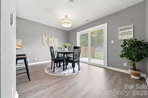 Dining - 102 Brandywine Ne M-1 Dr NE #M-1, Conover, NC 28613 photo 2 of 4
