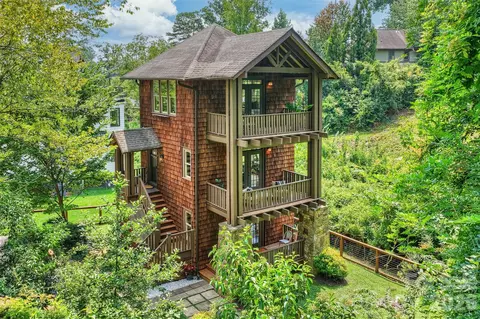 1611 Tippah Park Ct, Charlotte, NC 28205