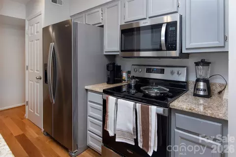 212 W 10th 17 St #17, Charlotte, NC 28202