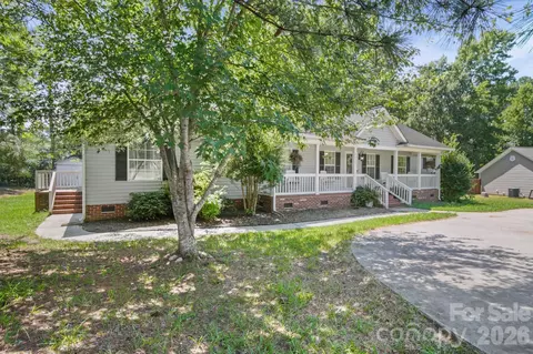 Exterior - 5130 Sedgefield Dr, Lancaster, SC 29720 photo 2 of 5