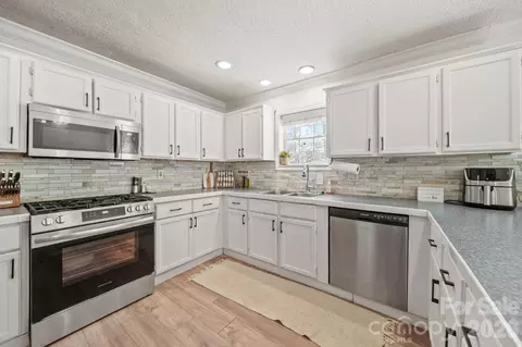 Kitchen - 5130 Sedgefield Dr, Lancaster, SC 29720 photo 1 of 2