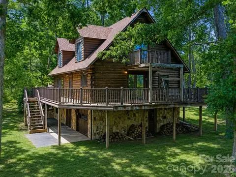 270 Dana Rd, Green Mountain, NC 28740