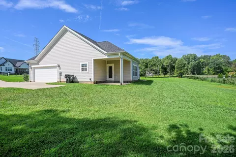Exterior - 3013 Isle Ln, Monroe, NC 28110 photo 2 of 3