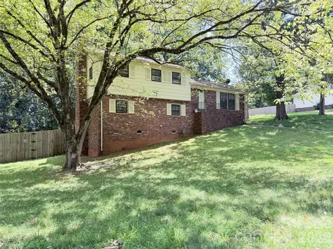 931 Pineborough Rd, Charlotte, NC 28212