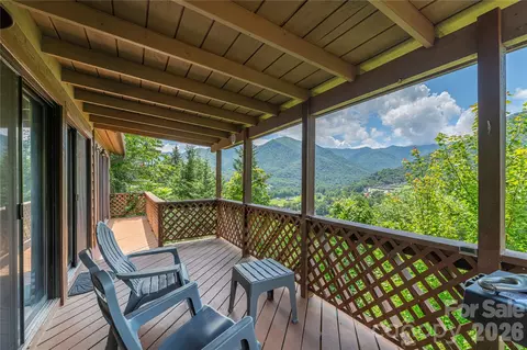 73 Mountain Breeze Dr, Maggie Valley, NC 28751