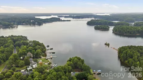 9265 Belle Pines Ct, Sherrills Ford, NC 28673