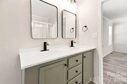 Bath - 262 Upper Stanley Rd, Stanley, NC 28164 photo 2 of 5