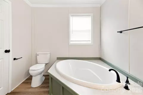 Bath - 262 Upper Stanley Rd, Stanley, NC 28164 photo 4 of 5
