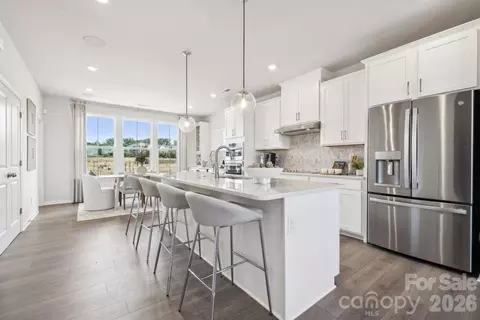 1912 Alexander Village Main Dr, Charlotte, NC 28262