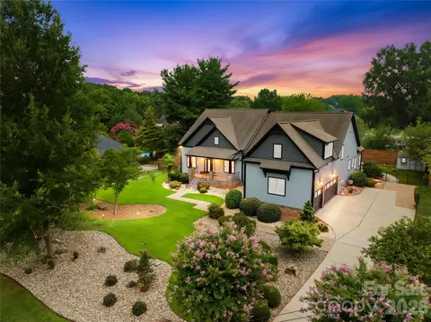 129 Aqua Dr, Mooresville, NC 28117