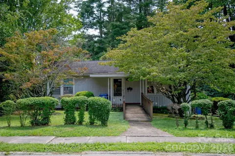 1006 3rd W Ave W, Hendersonville, NC 28739