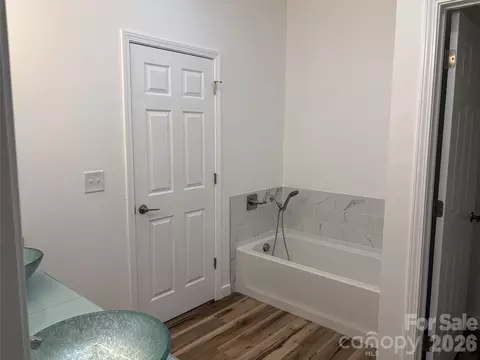 Bath - 106 Blakemore Dr, Shelby, NC 28152 photo 6 of 7