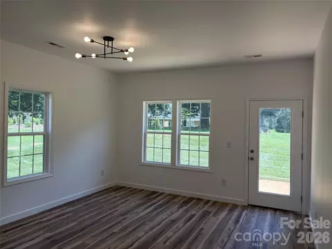 Living - 106 Blakemore Dr, Shelby, NC 28152 photo 2 of 4