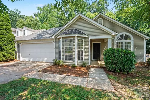 9819 Veronica Dr, Charlotte, NC 28215
